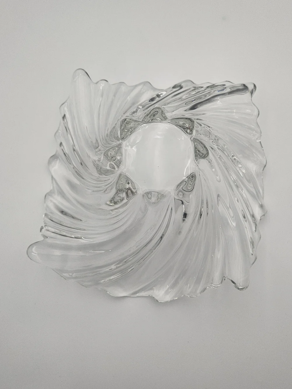 Mikasa Clear Swirl Sculpted Glass Centerpiece Bowl